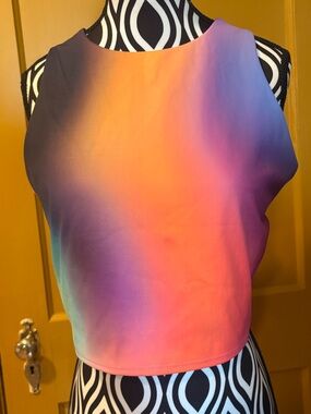 Athleta Sleeveless Gradient Rainbow 🌈 Crop Top Size L